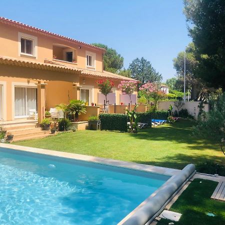 Lou Meinado Saint-Martin-de-Crau Εξωτερικό φωτογραφία