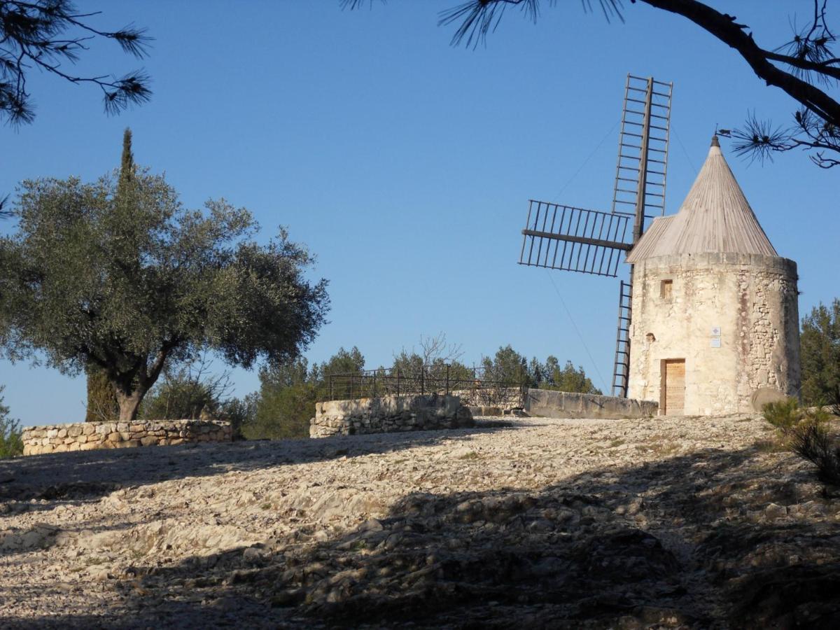 Lou Meinado Saint-Martin-de-Crau Εξωτερικό φωτογραφία