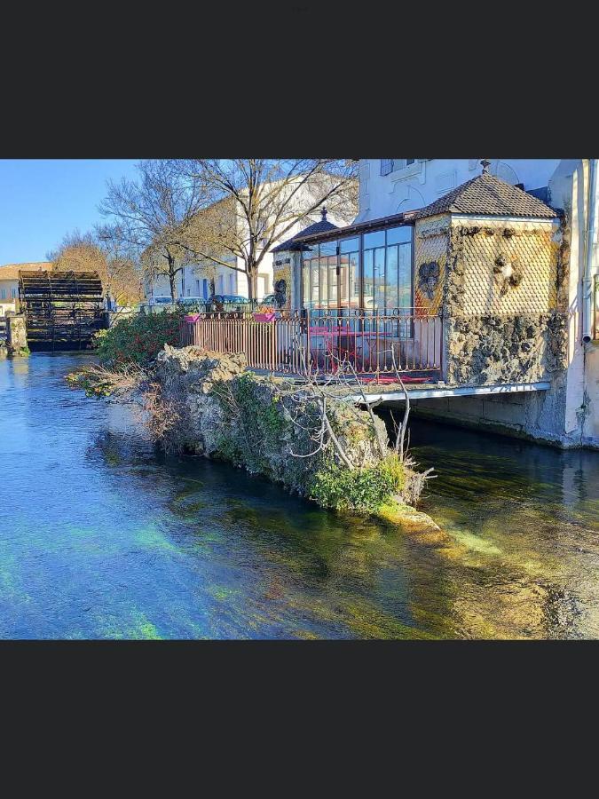 Lou Meinado Saint-Martin-de-Crau Εξωτερικό φωτογραφία
