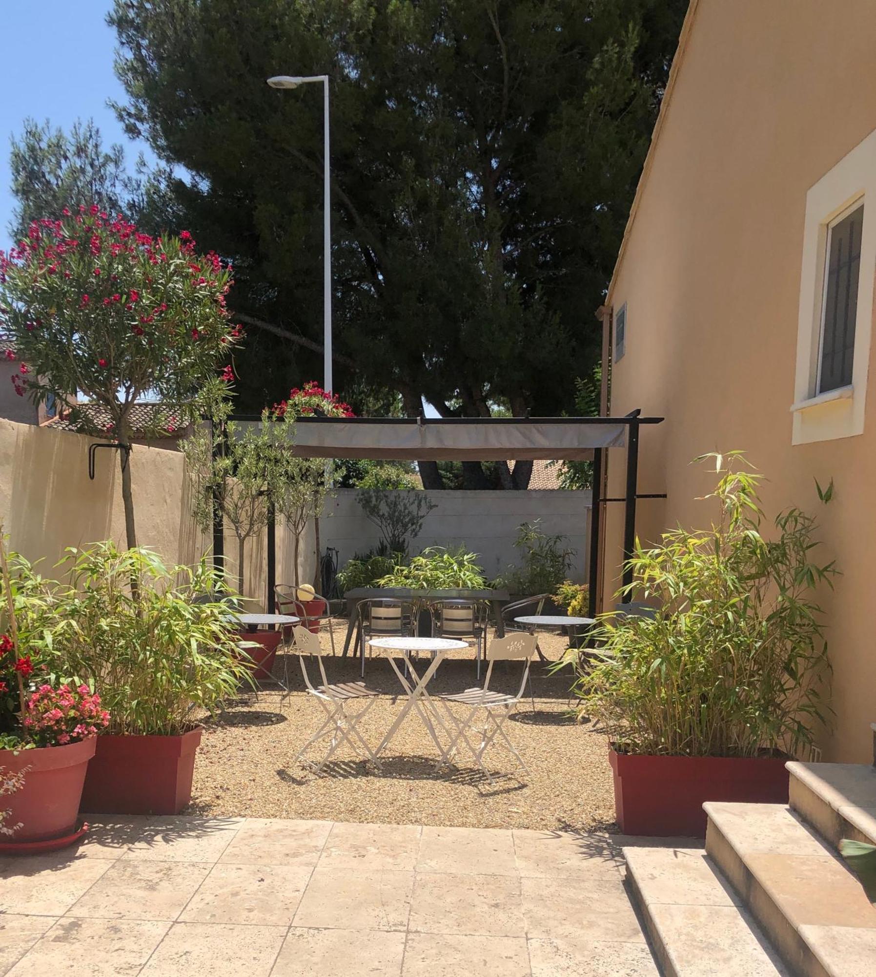 Lou Meinado Saint-Martin-de-Crau Εξωτερικό φωτογραφία